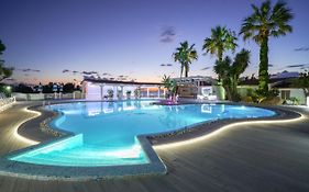 Le Playe Village